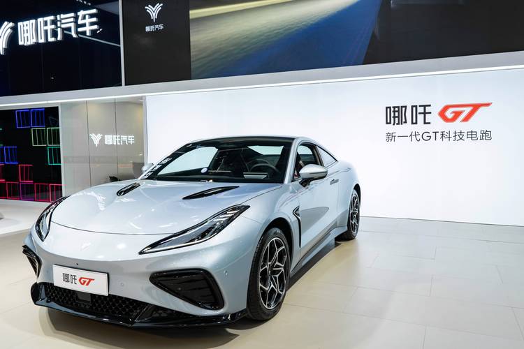 重庆渝北区联景硕企业管理咨询哪吒汽车在智能汽车领域的表现，领途汽车在新能源汽车市场中的影响力